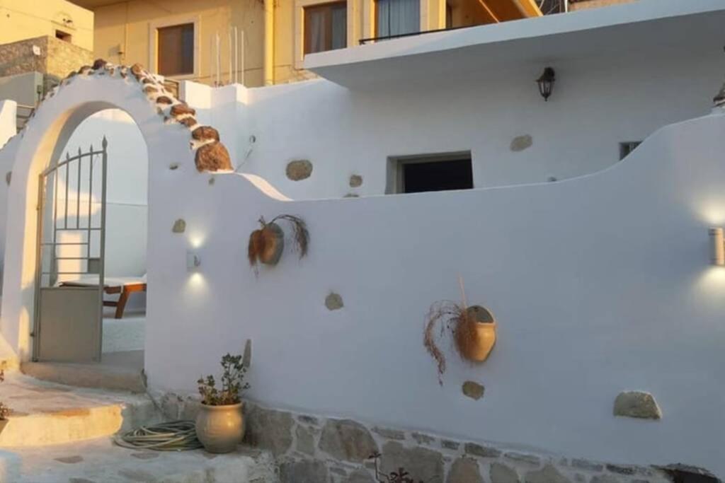 Sonia'S Luxury Apartment With Jacuzzi Kamilari Luaran gambar