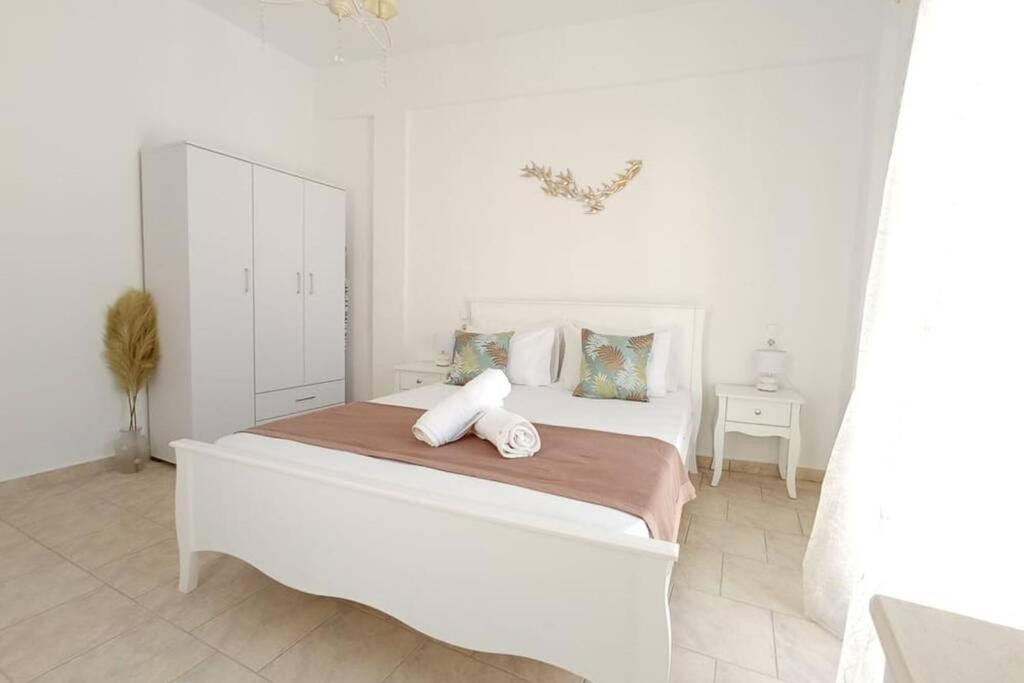 Sonia'S Luxury Apartment With Jacuzzi Kamilari Luaran gambar
