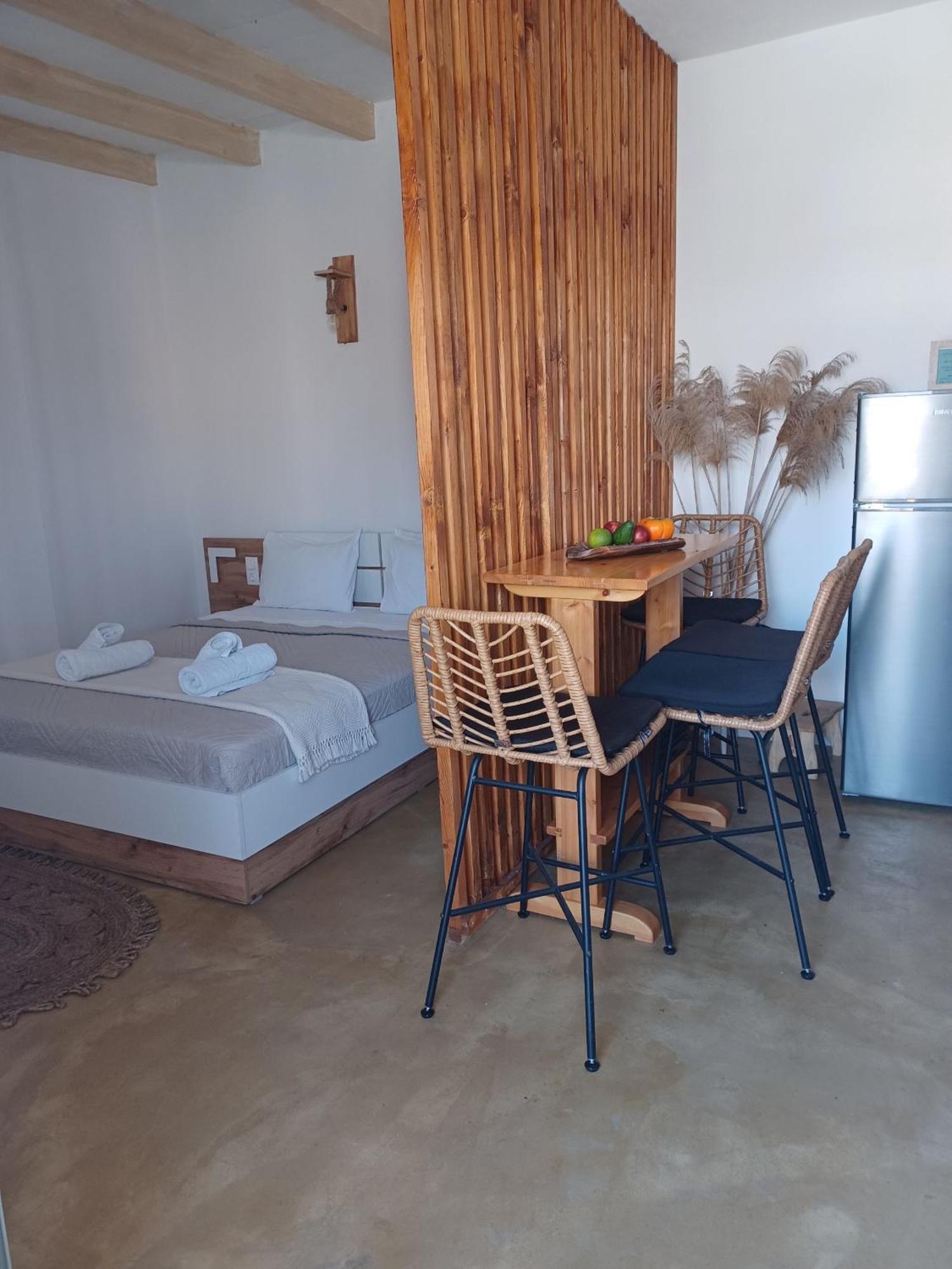 Sonia'S Luxury Apartment With Jacuzzi Kamilari Luaran gambar