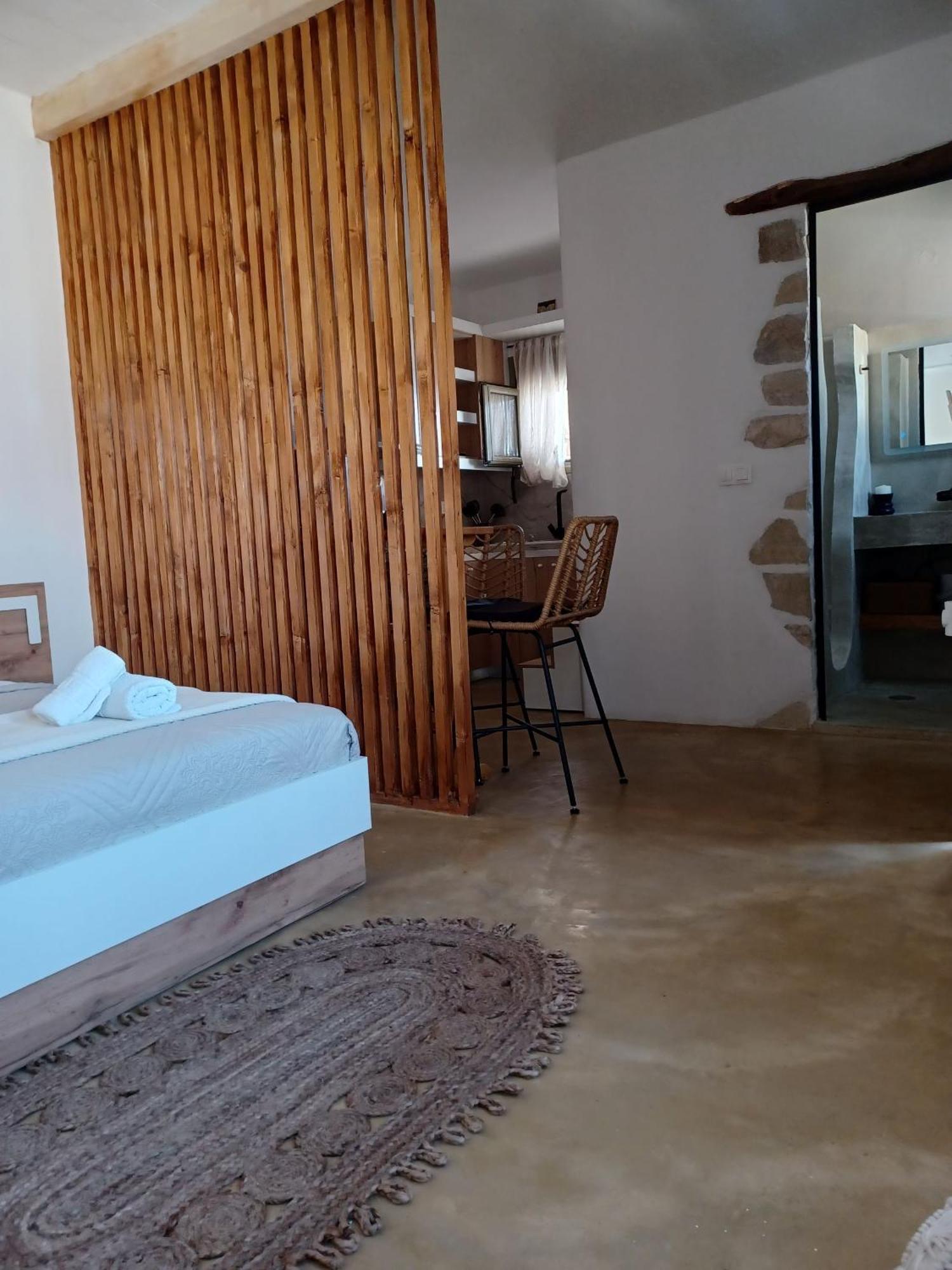 Sonia'S Luxury Apartment With Jacuzzi Kamilari Luaran gambar