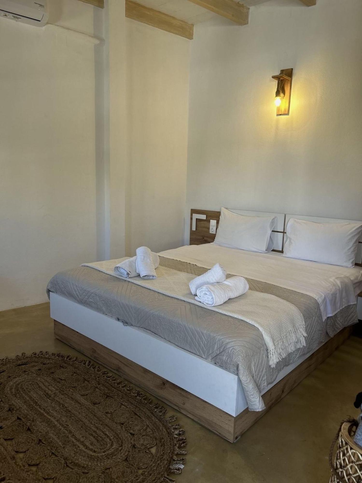 Sonia'S Luxury Apartment With Jacuzzi Kamilari Luaran gambar