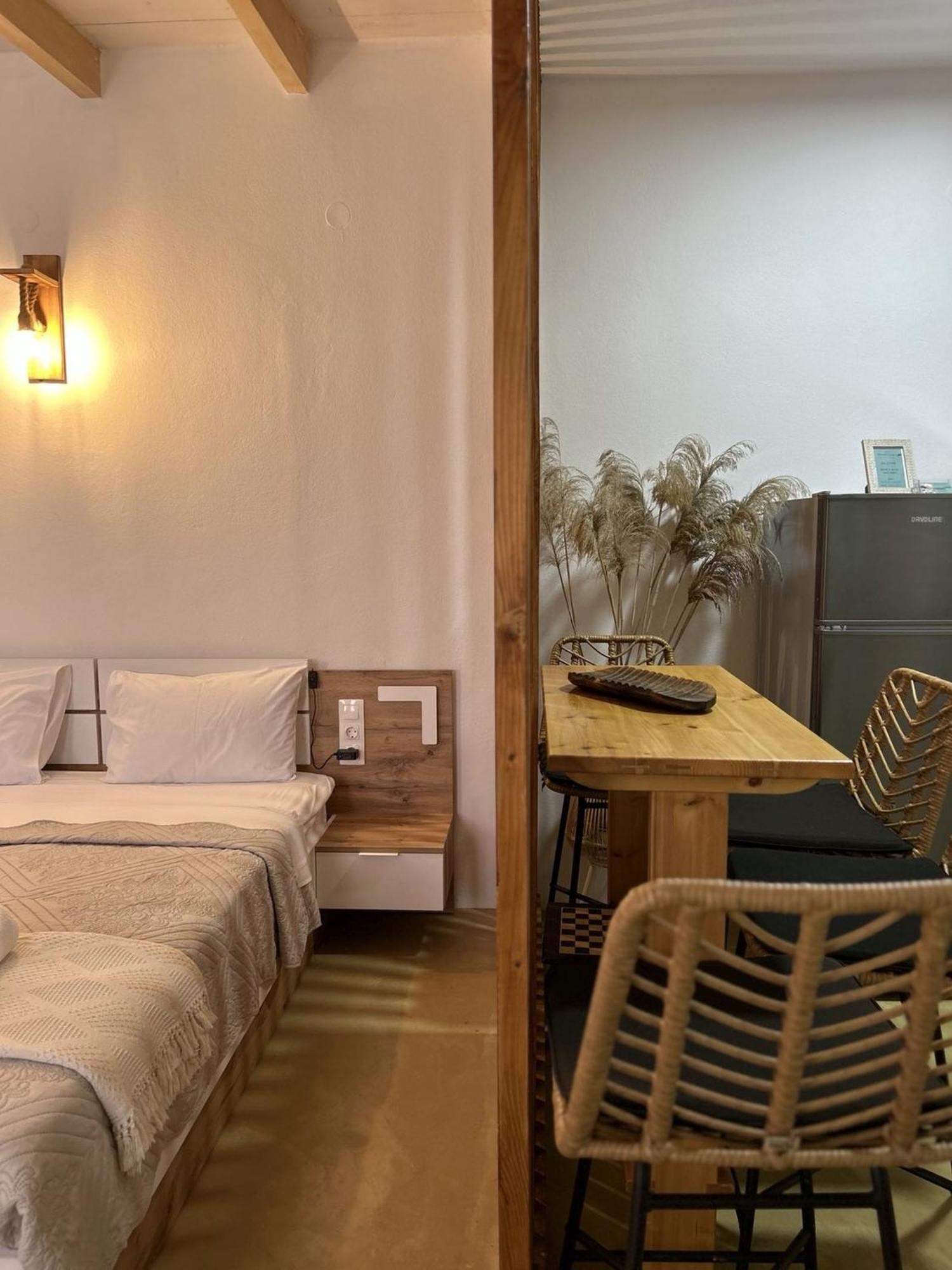 Sonia'S Luxury Apartment With Jacuzzi Kamilari Luaran gambar