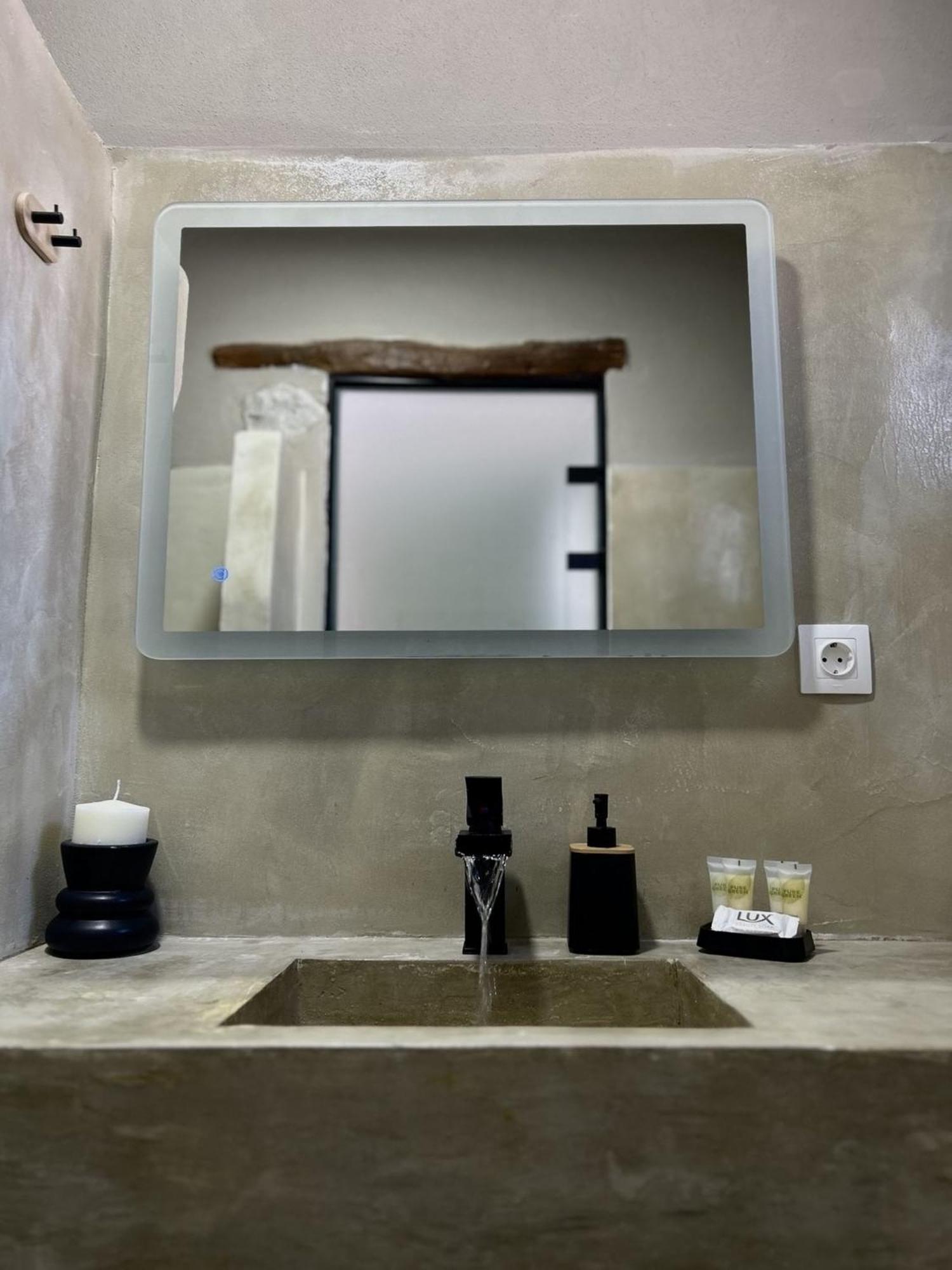 Sonia'S Luxury Apartment With Jacuzzi Kamilari Luaran gambar